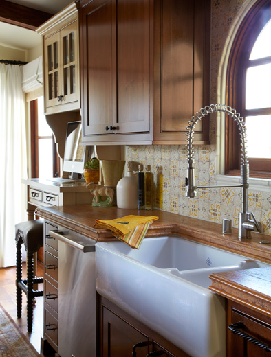 Interior design especially for those inclinded towward the custom craftsman kitchen in mind: